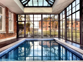 Luxurious Mansion with indoor pool and Sauna